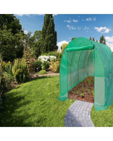 Zahradní fóliový skleník.