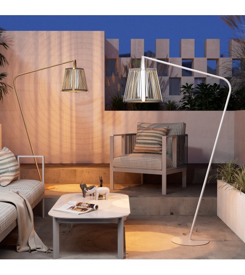 Solární zahradní a terasová lampa s LED diodami.