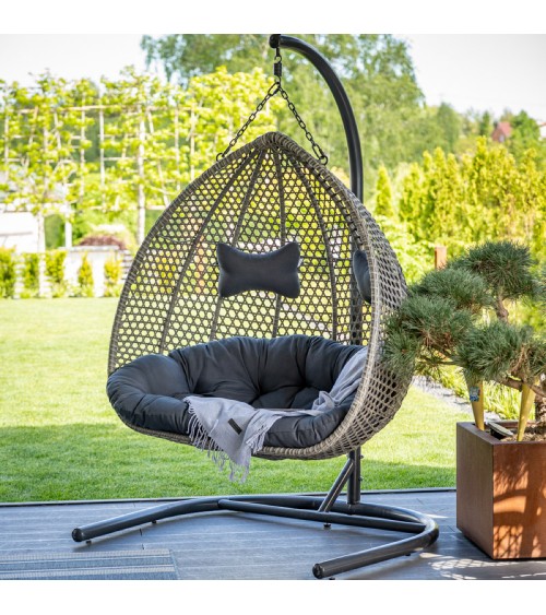 Závěsné křeslo pro dvě osoby do zahrady - ideální místo pro společný odpočinek v soukromí vašeho domova.